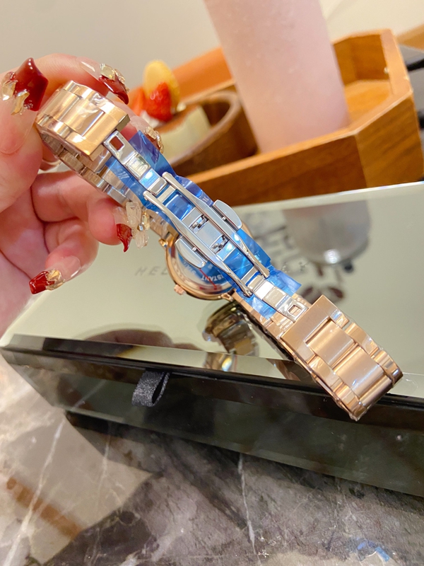 ブランド時計背面デザイン